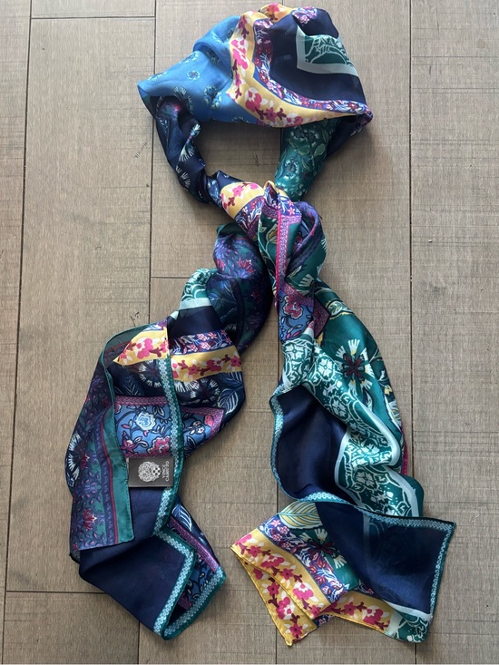 Vince Camuto Accessories - 🍁3/$10🍁Sheer Silk Floral Print Long Scarf
